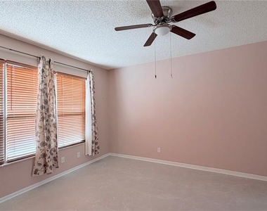 4712 Mapletree Loop - Photo Thumbnail 15