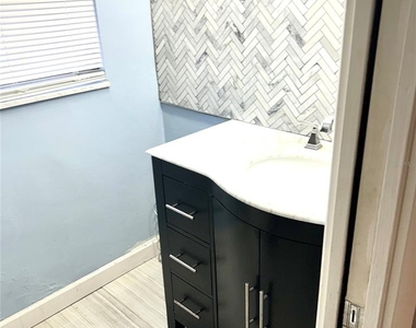 2152 Greenbriar Boulevard - Photo Thumbnail 14