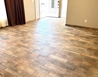 2152 Greenbriar Boulevard - Photo Thumbnail 13