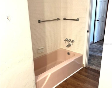 2152 Greenbriar Boulevard - Photo Thumbnail 22