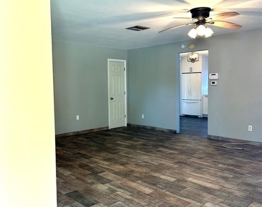 2152 Greenbriar Boulevard - Photo Thumbnail 4