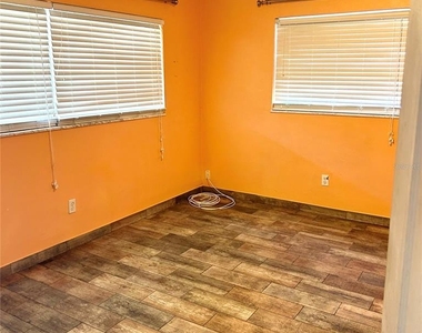 2152 Greenbriar Boulevard - Photo Thumbnail 35
