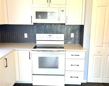 2152 Greenbriar Boulevard - Photo Thumbnail 5