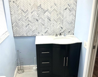 2152 Greenbriar Boulevard - Photo Thumbnail 15