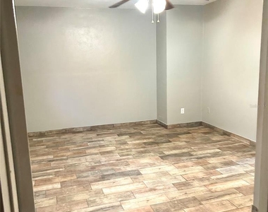 2152 Greenbriar Boulevard - Photo Thumbnail 21
