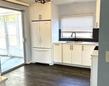 2152 Greenbriar Boulevard - Photo Thumbnail 6