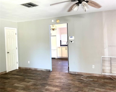 2152 Greenbriar Boulevard - Photo Thumbnail 3