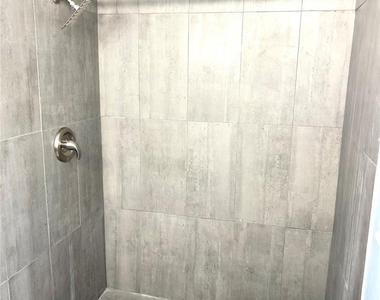 2152 Greenbriar Boulevard - Photo Thumbnail 16