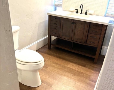 2152 Greenbriar Boulevard - Photo Thumbnail 24