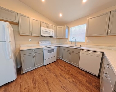 5560 61st Street N - Photo Thumbnail 7
