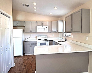 5560 61st Street N - Photo Thumbnail 5