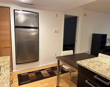 701 S Madison Avenue - Photo Thumbnail 4