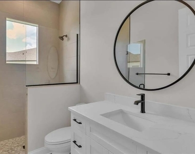 6980 Bentridge Drive - Photo Thumbnail 11