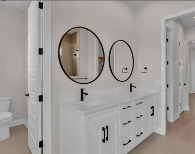 6980 Bentridge Drive - Photo Thumbnail 12