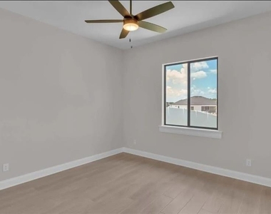 6980 Bentridge Drive - Photo Thumbnail 13