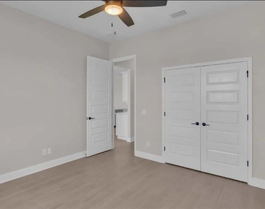 6980 Bentridge Drive - Photo Thumbnail 14