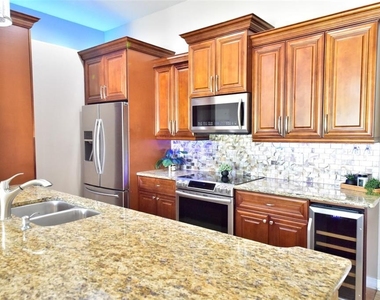 6420 Banyan Boulevard - Photo Thumbnail 4