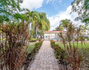 6420 Banyan Boulevard - Photo Thumbnail 18