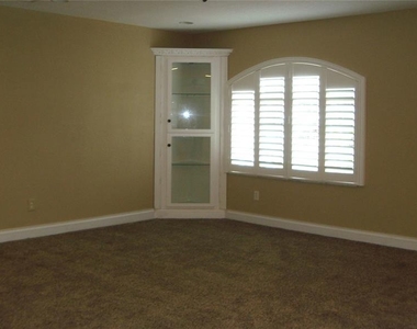 601 Palm Avenue - Photo Thumbnail 3