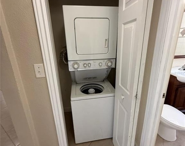 1355 Drew Street - Photo Thumbnail 4