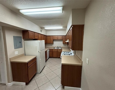 1355 Drew Street - Photo Thumbnail 3