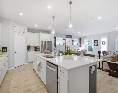 31477 Westbury Estates Avenue - Photo Thumbnail 10