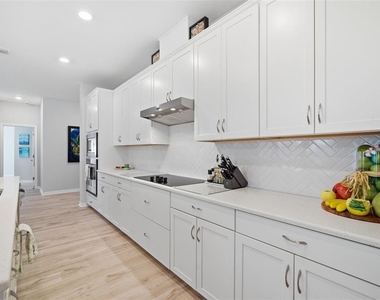 31477 Westbury Estates Avenue - Photo Thumbnail 16