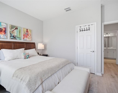 31477 Westbury Estates Avenue - Photo Thumbnail 6