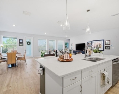31477 Westbury Estates Avenue - Photo Thumbnail 17