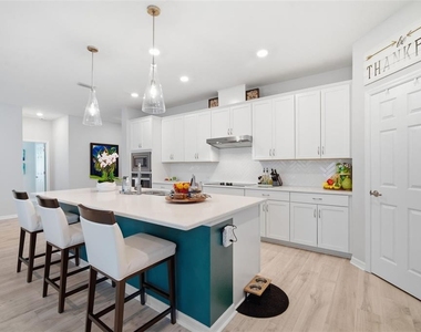 31477 Westbury Estates Avenue - Photo Thumbnail 14