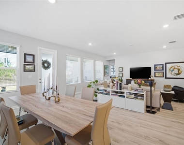 31477 Westbury Estates Avenue - Photo Thumbnail 31