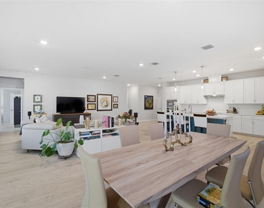 31477 Westbury Estates Avenue - Photo Thumbnail 32