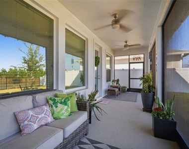 31477 Westbury Estates Avenue - Photo Thumbnail 40