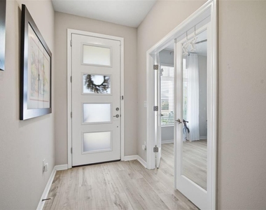 31477 Westbury Estates Avenue - Photo Thumbnail 2