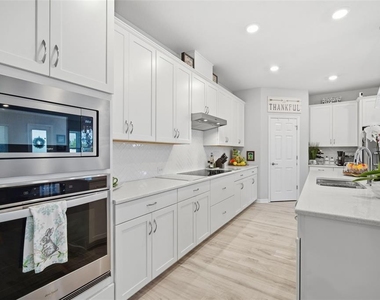 31477 Westbury Estates Avenue - Photo Thumbnail 11
