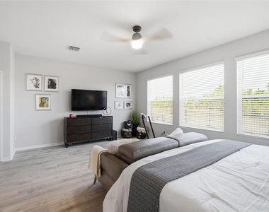 31477 Westbury Estates Avenue - Photo Thumbnail 35