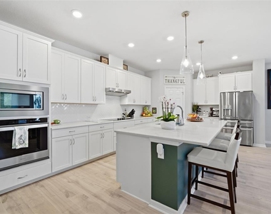 31477 Westbury Estates Avenue - Photo Thumbnail 12