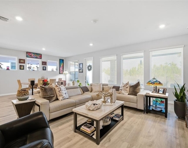 31477 Westbury Estates Avenue - Photo Thumbnail 24