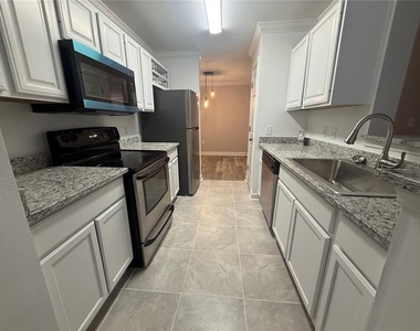 18293 Bridle Club Drive - Photo Thumbnail 2