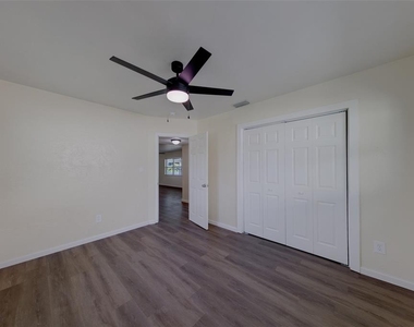 5937 38th Avenue N - Photo Thumbnail 25