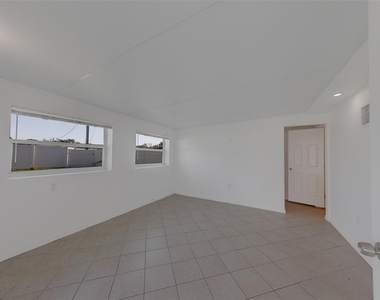 5937 38th Avenue N - Photo Thumbnail 27