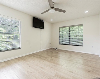 3345 Crystal Court E - Photo Thumbnail 8