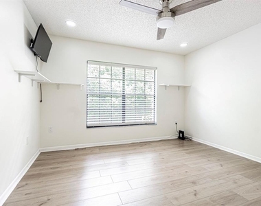 3345 Crystal Court E - Photo Thumbnail 12