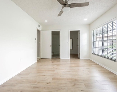 3345 Crystal Court E - Photo Thumbnail 9