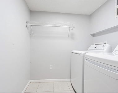 3345 Crystal Court E - Photo Thumbnail 15