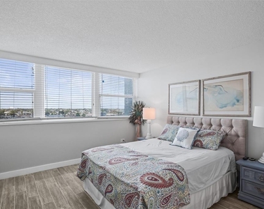500 Treasure Island Causeway - Photo Thumbnail 17