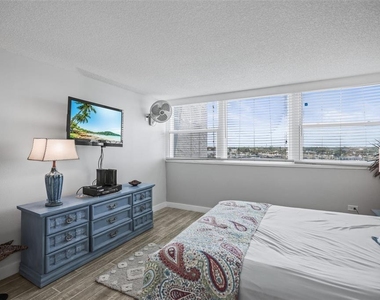 500 Treasure Island Causeway - Photo Thumbnail 19