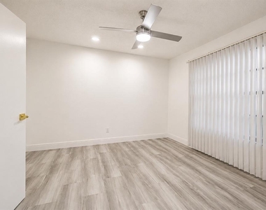 4965 Puritan Circle - Photo Thumbnail 10