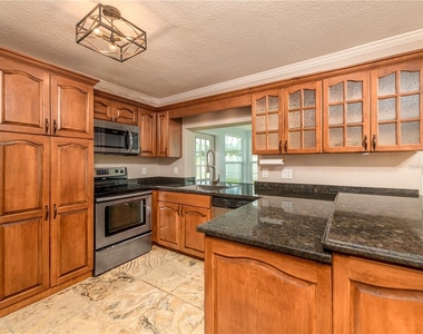 1661 Algonquin Drive - Photo Thumbnail 8