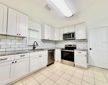8004 N Marks Street - Photo Thumbnail 10